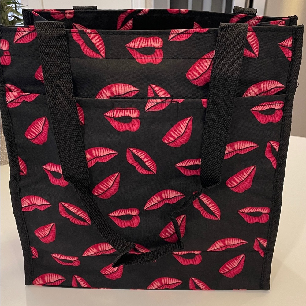 NWT Lip pattern water resistant tote O/S